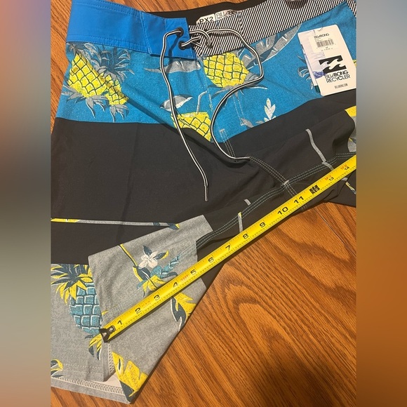Billabong Pineapple Boardshorts Size 34 - Picture 7 of 10